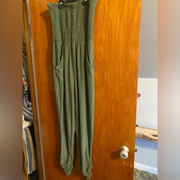 Olive green jumpsuit - Picture 1 of 7